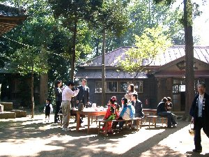 赤城神社に七五三で参拝していた人たち