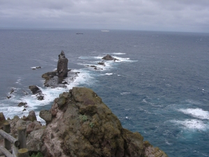 積丹半島　神威岬灯台から神威岩